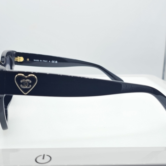 CHANEL Ref.5478 C501/S4, BLACK SUNGLASSES CHANEL HEART LOGO - Picture 9 of 16